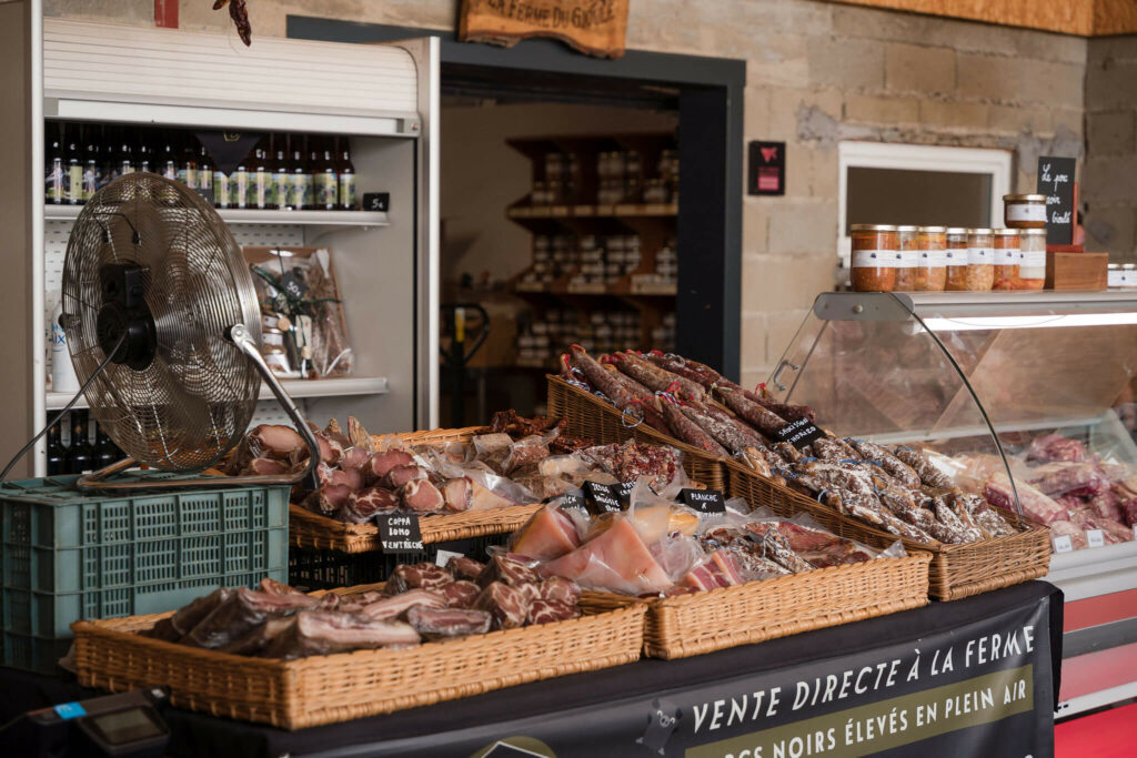 Vente directe à la Ferme du Gioulé de produits de porcs noirs